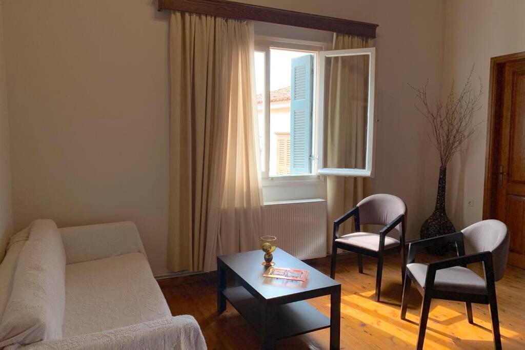 Anassa House *